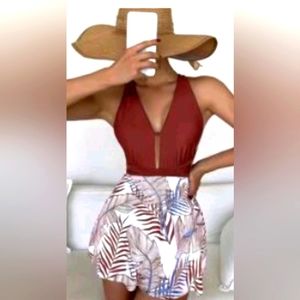 Swimsuit with panty tropical print flounce hem bikini